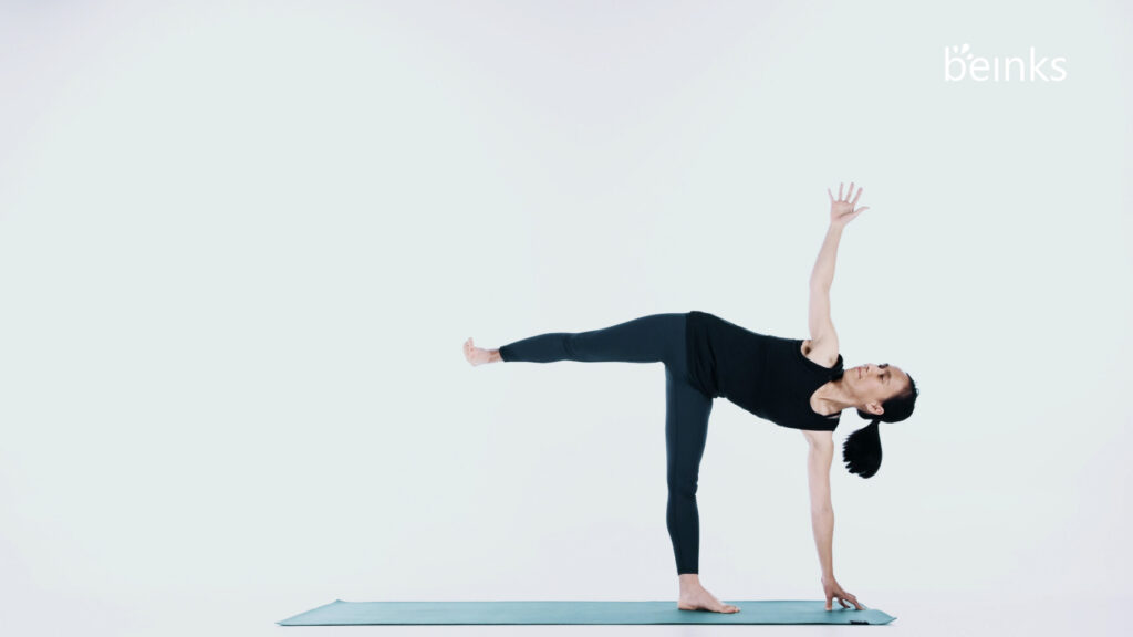 beinks – half moon pose